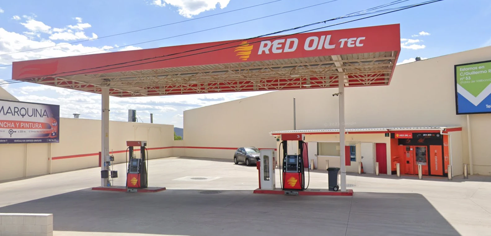 Gasolinera RED OIL Tec con la tienda automática Pica&Pica 24h